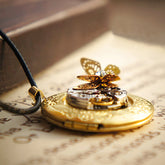 Personalisierte Foto Medaillon Kette – 3D Schmetterling Anhänger mit Sichtbarem Uhrenmechanismus, Punk Kreativer Gedenkschmuck Geschenk